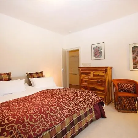 Private With 2 Bathrooms شقة *