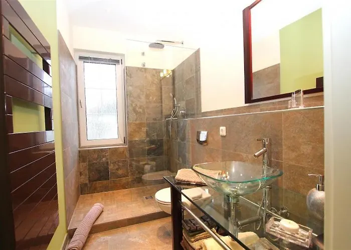 Private With 2 Bathrooms Apartament Hanower