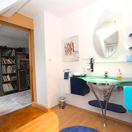 Private With 2 Bathrooms Apartment