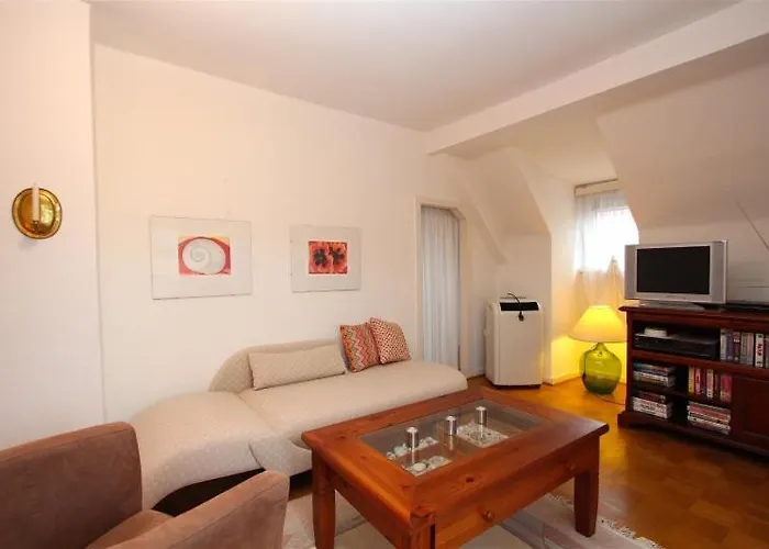 Private With 2 Bathrooms Apartment *